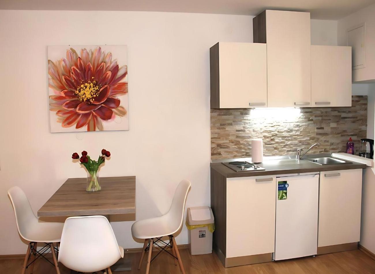 Sunny Rooms And Suites Шибеник Экстерьер фото